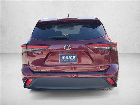 Used 2023 Toyota Highlander XLE image 6