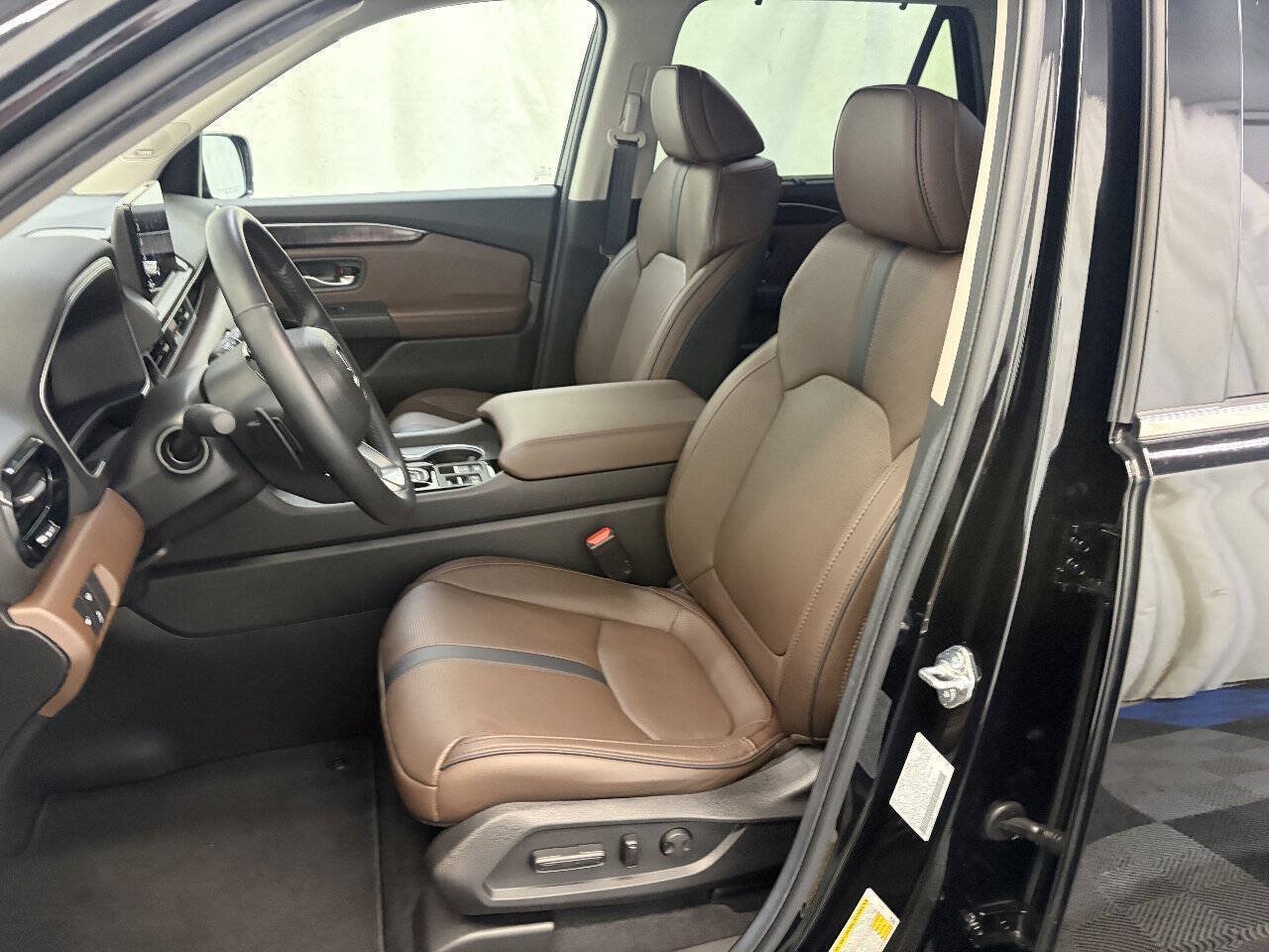 Used 2025 Honda Pilot Elite image 23