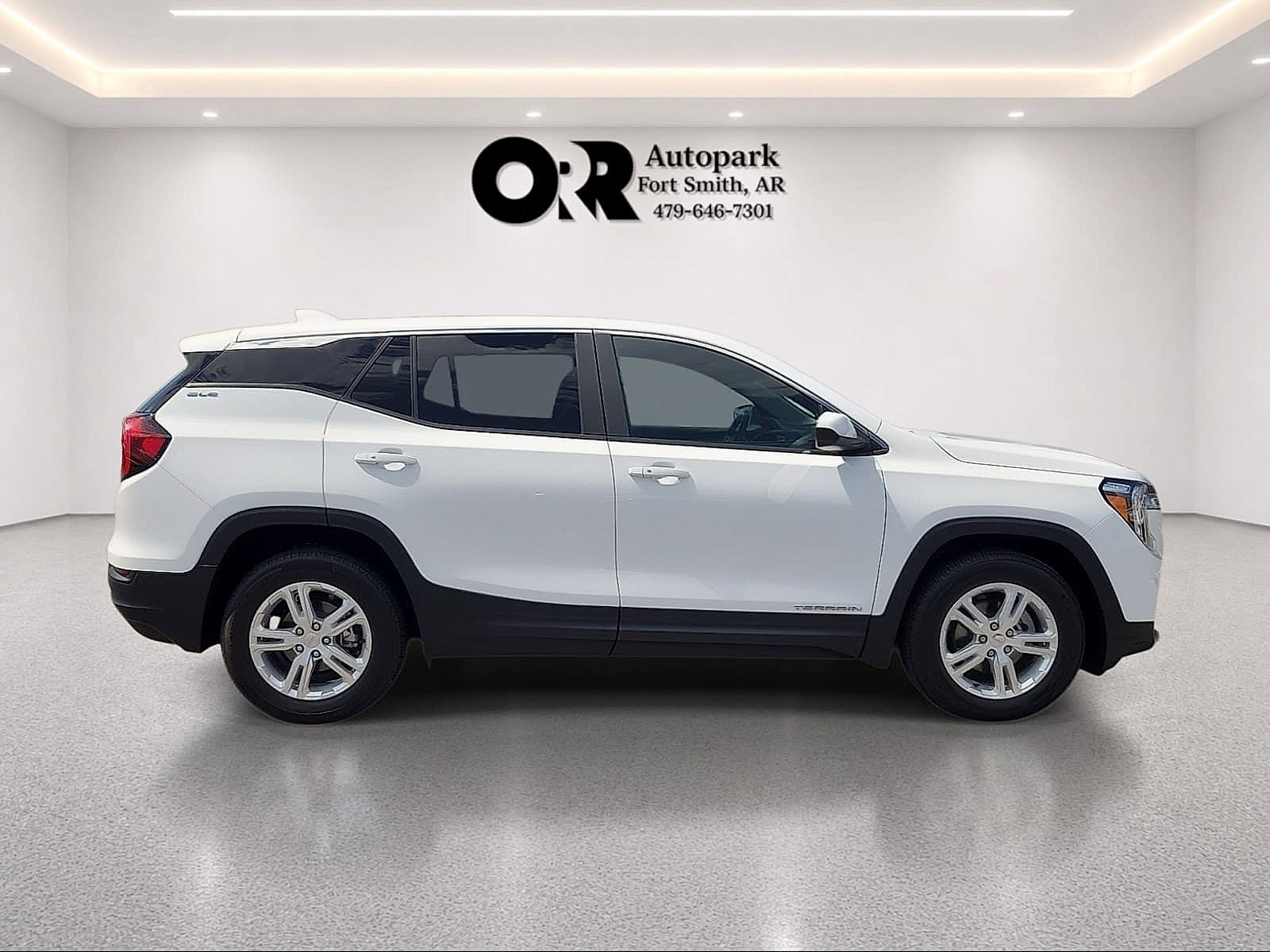 Used 2024 GMC Terrain SLE FWD image 6