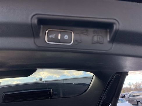 Used 2023 Ford Explorer XLT image 13