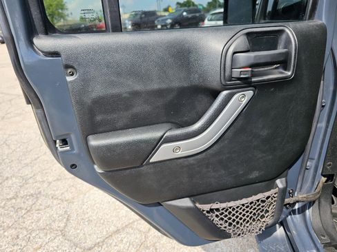 Used 2016 Jeep Wrangler Unlimited Rubicon w/ Connectivity Group image 30