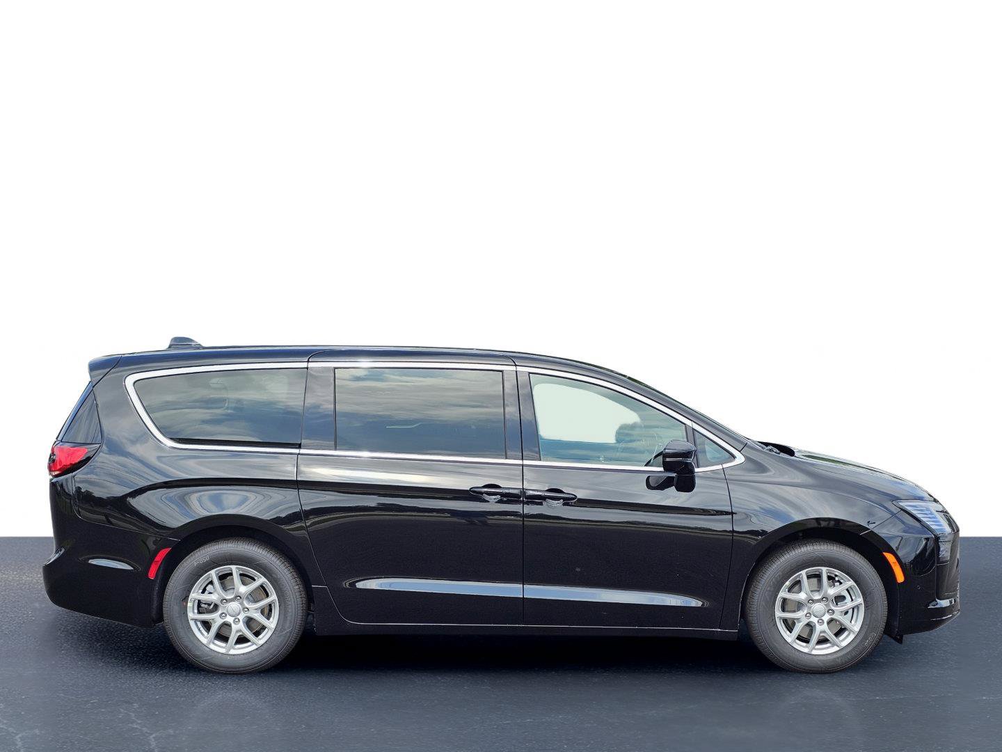 New 2027 Chrysler Pacifica Select FWD image 7