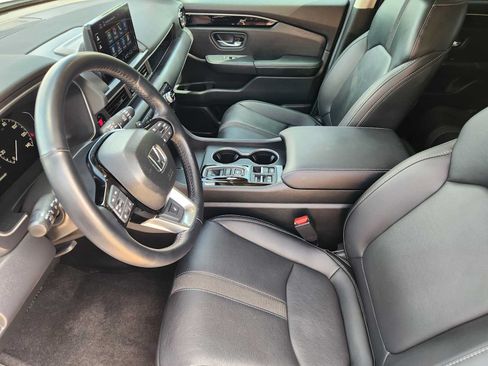Used 2025 Honda Pilot Touring image 12
