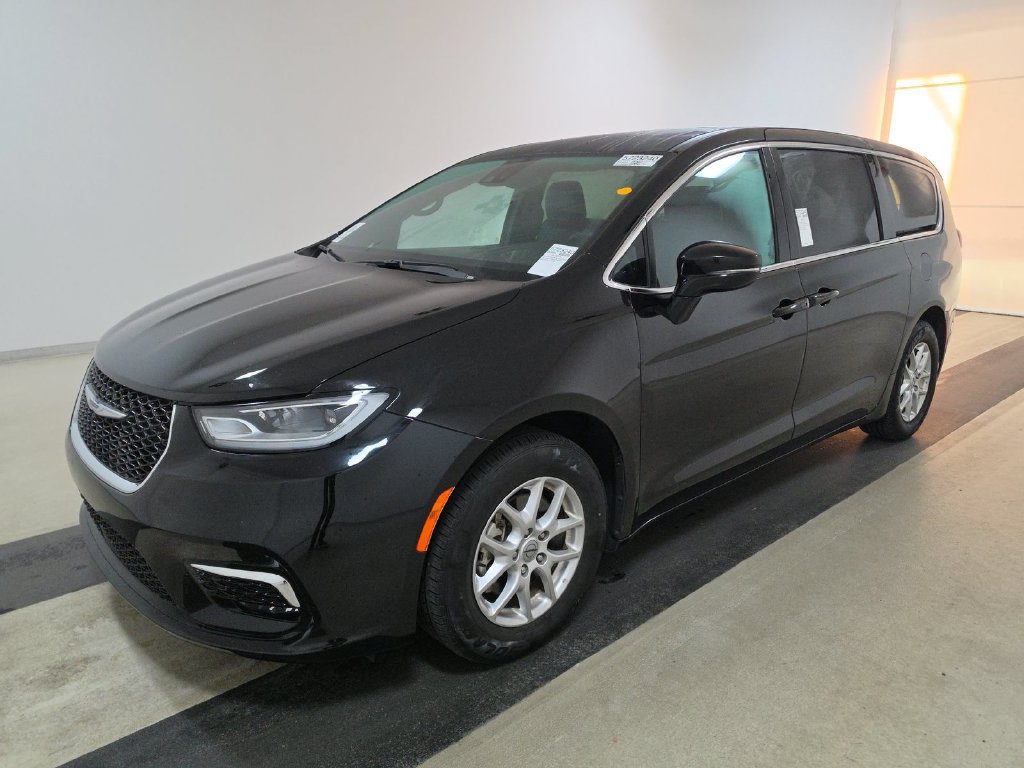 Used 2025 Chrysler Pacifica Select FWD image 1