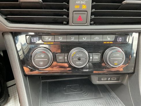 Used 2021 Volkswagen Jetta SEL FWD image 21