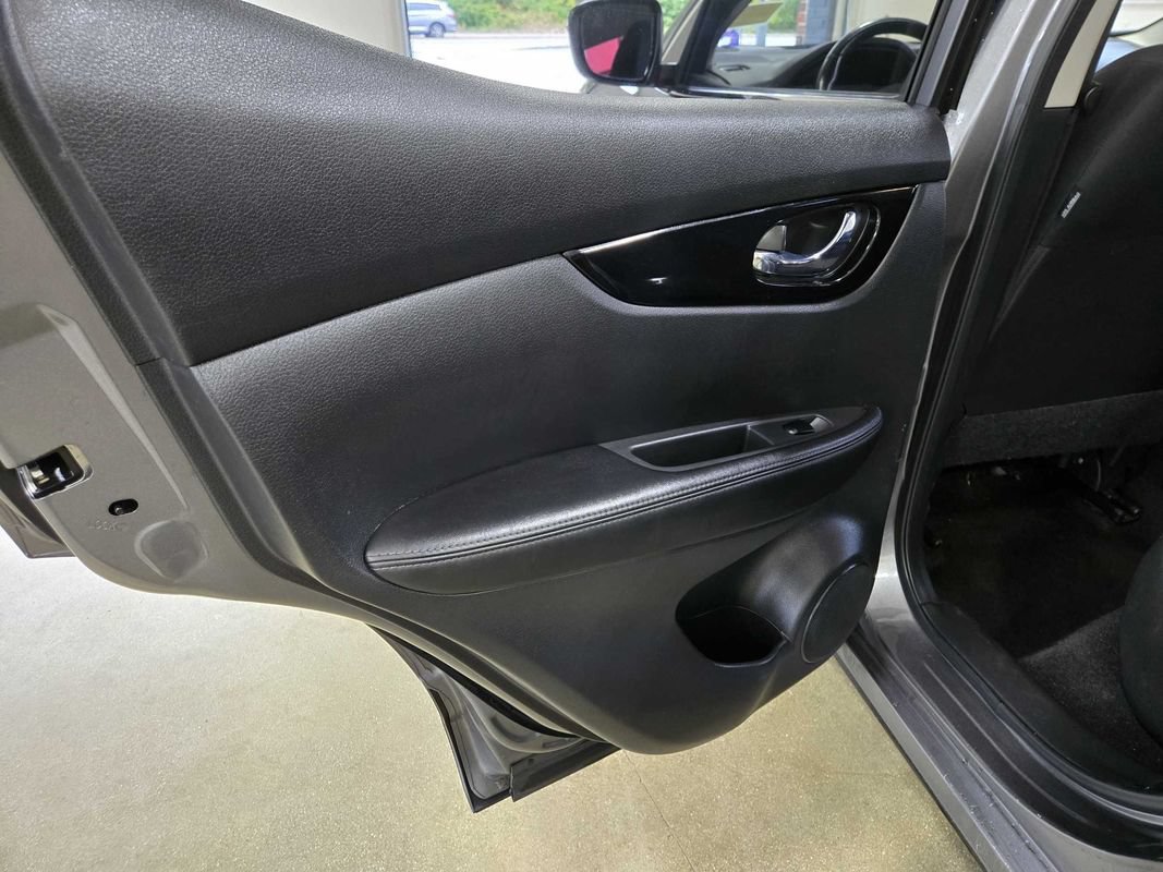 Used 2021 Nissan Rogue Sport SV AWD/4WD image 28