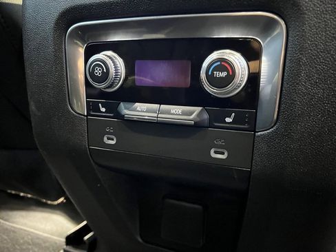 Used 2024 GMC Yukon XL SLT image 17