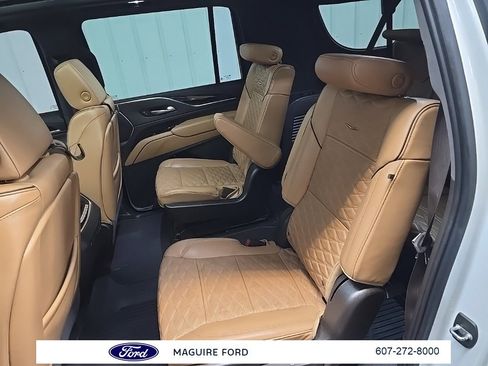Used 2022 Cadillac Escalade ESV Premium Luxury image 36