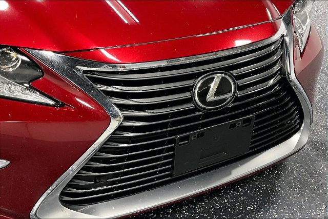 Used 2018 Lexus ES 350 w/ Luxury Package w/Wood Trim FWD image 28