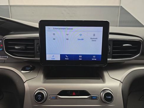 Used 2022 Ford Explorer XLT w/ Equipment Group 202A image 27