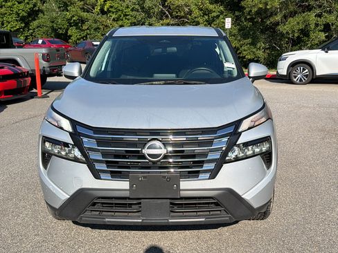Used 2024 Nissan Rogue SV AWD/4WD image 3