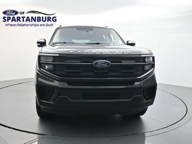 Used 2025 Ford Expedition Active AWD/4WD image 2