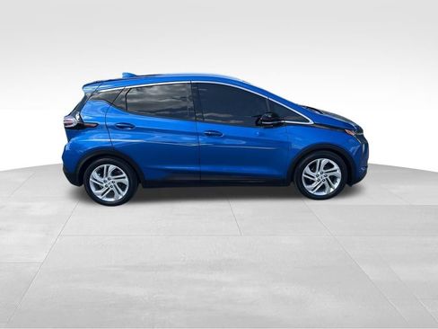 Used 2022 Chevrolet Bolt LT FWD image 8