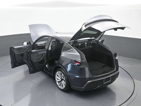 Used 2026 Tesla Model Y 2WD image 59