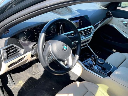 Used 2021 BMW 330i Sedan w/ Driving Assistance Package image 17