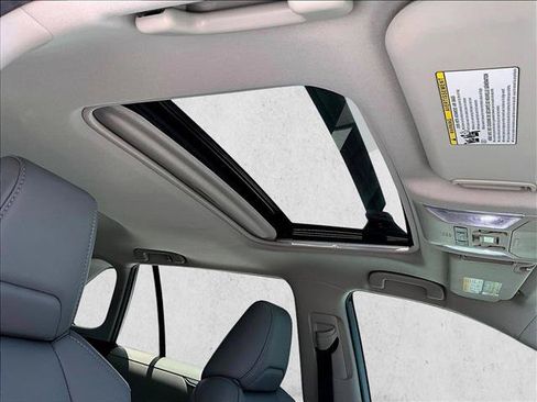 Used 2020 Toyota RAV4 XLE Premium FWD image 17