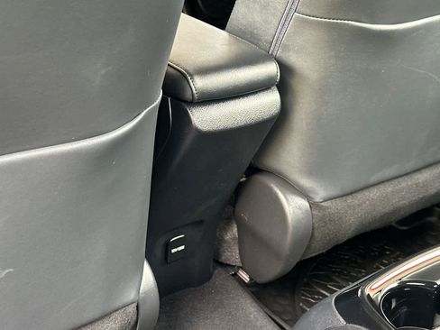 Used 2017 Toyota Prius Prime Premium image 14