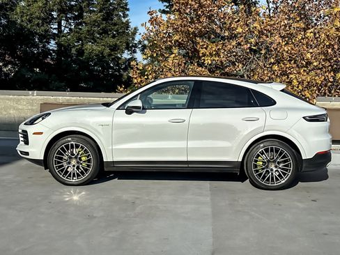 Used 2022 Porsche Cayenne E-Hybrid image 2