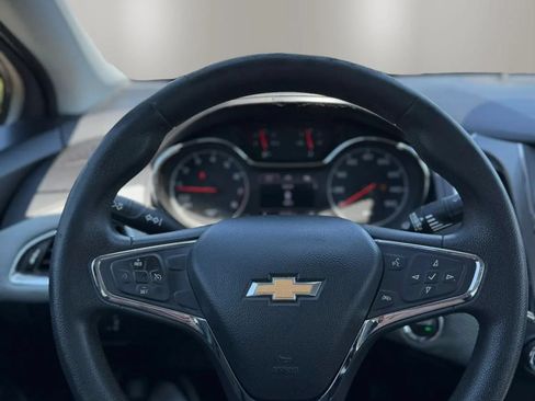 Used 2019 Chevrolet Cruze LT w/ Convenience Package FWD image 13