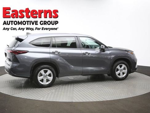 Used 2024 Toyota Highlander LE image 44