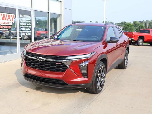 Used 2025 Chevrolet Trax RS w/ Driver Confidence Package FWD image 6