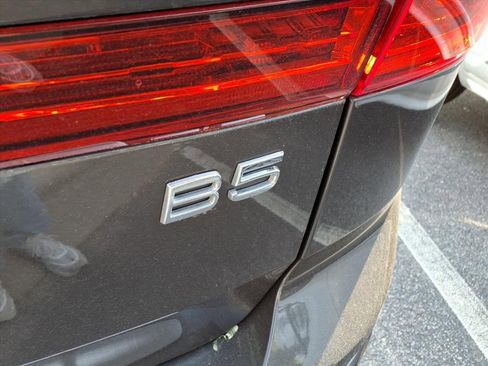 Used 2023 Volvo XC60 B5 Ultimate w/ Climate Package image 9