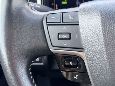 Used 2025 Toyota Camry SE w/ Convenience Package FWD image 20