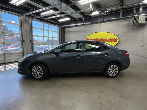 Used 2019 Toyota Corolla LE FWD image 2