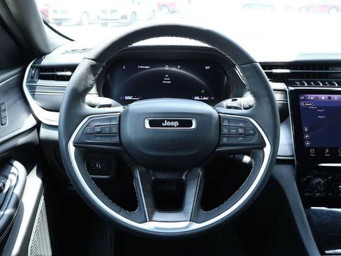 Used 2024 Jeep Grand Cherokee Limited w/ Black Appearance Package RWD image 15