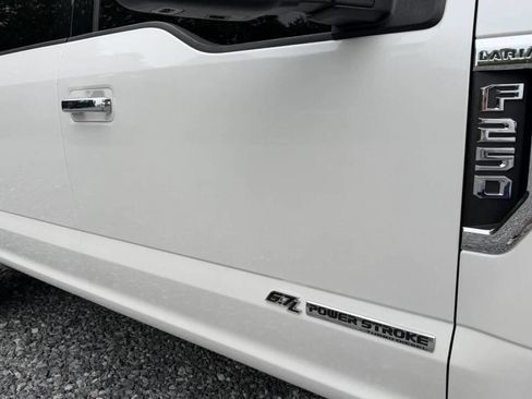 Used 2017 Ford F250 Lariat w/ Lariat Ultimate Package AWD/4WD image 11
