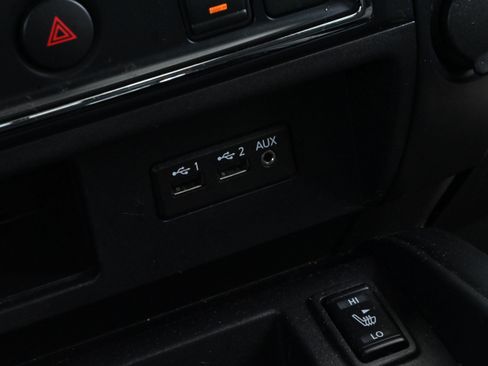 Used 2019 Nissan Titan SV w/ SV Convenience Package RWD image 21