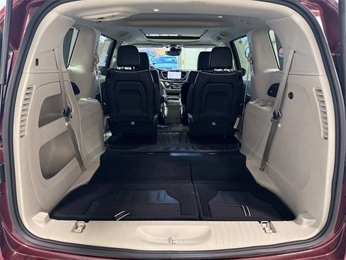 Used 2023 Chrysler Pacifica Limited image 19