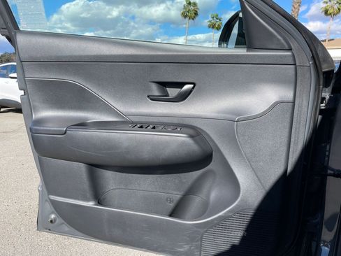 Used 2025 Hyundai Kona SEL image 18