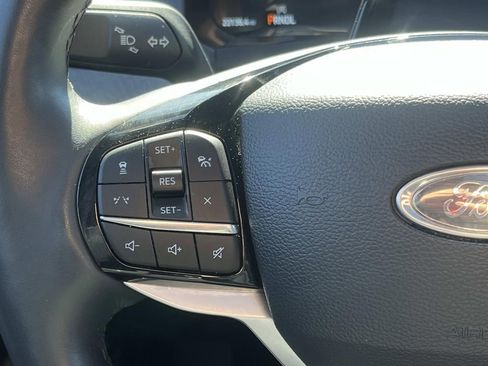 Used 2025 Ford Explorer Platinum image 18