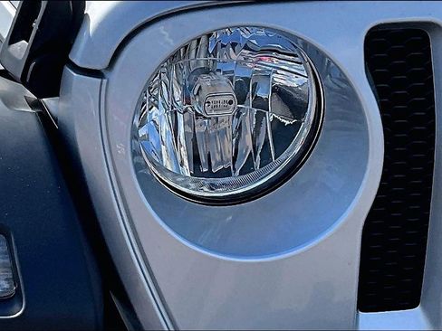 Used 2023 Jeep Wrangler Sport S image 29