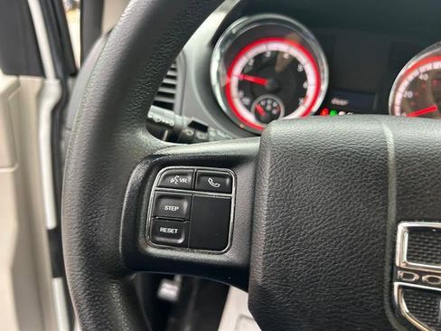 Used 2019 Dodge Grand Caravan SE w/ UConnect Hands-Free Group image 22