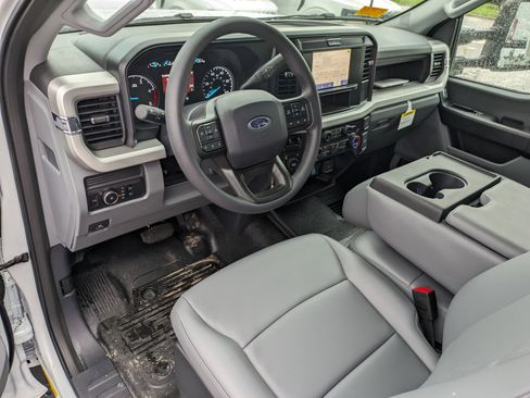 New 2025 Ford F550 4x4 Crew Cab image 14