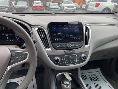 Used 2020 Chevrolet Malibu LT image 17