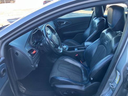 Used 2015 Chrysler 200 S w/ Comfort Group image 10