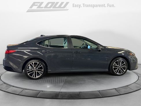 Used 2025 Toyota Camry XLE image 10