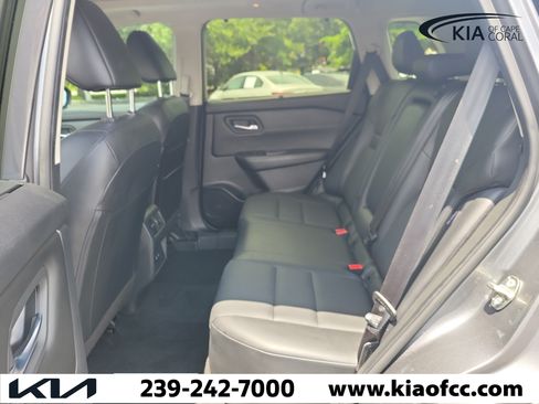 Used 2025 Nissan Rogue SV w/ SV Premium Package FWD image 12