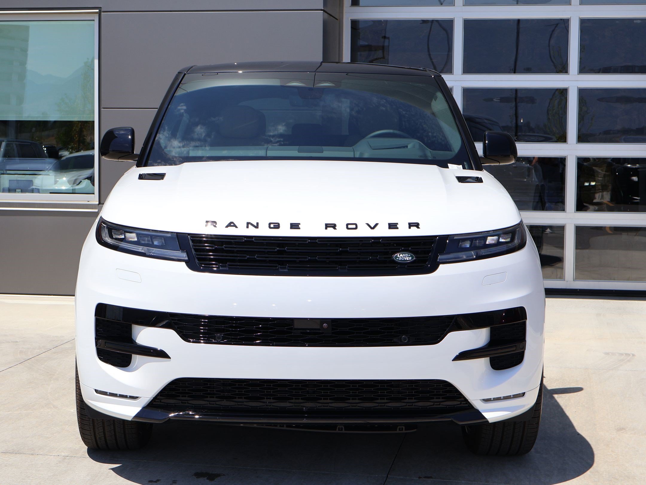 New 2026 Land Rover Range Rover Sport Dynamic SE AWD/4WD image 2