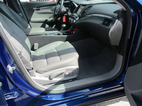 Used 2014 Chevrolet Impala LT w/ Convenience Package image 16