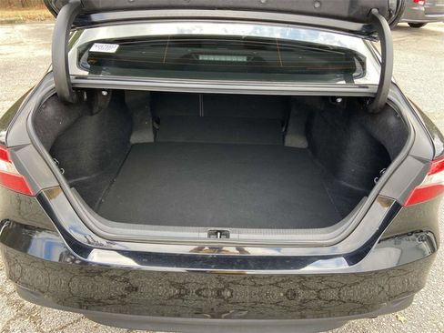 Used 2019 Toyota Camry LE image 9