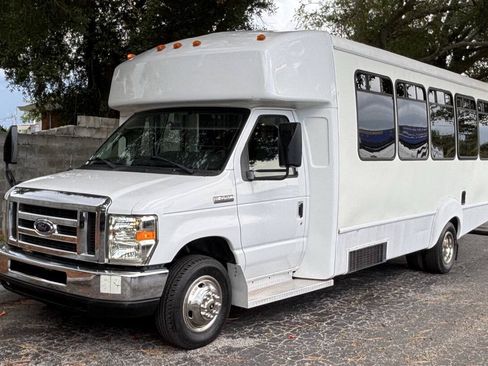 Used 2009 Ford E-450 and Econoline 450 RWD image 1