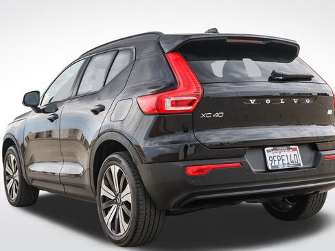 Used 2023 Volvo XC40 Recharge Plus image 8