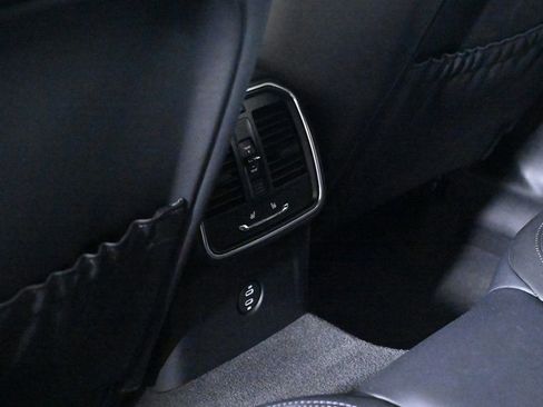 Certified 2025 Porsche Macan S image 20