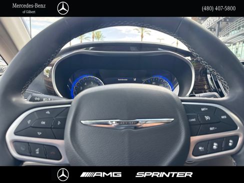 Used 2023 Chrysler Pacifica Limited FWD image 23