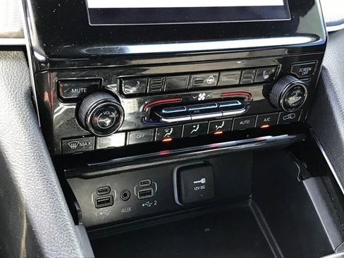 Used 2023 Jeep Grand Cherokee Altitude image 11