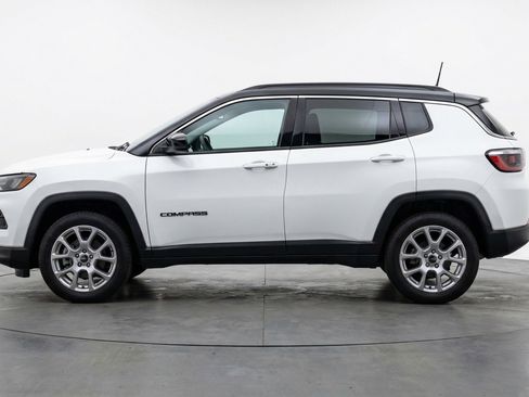Used 2025 Jeep Compass Limited image 5